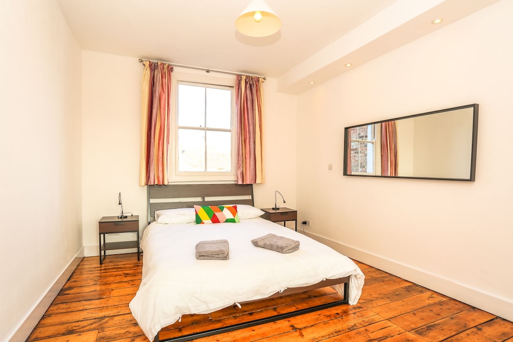 The Glasshouse Escape - 5BDR Victorian Jewel with Modern Twists in Jericho