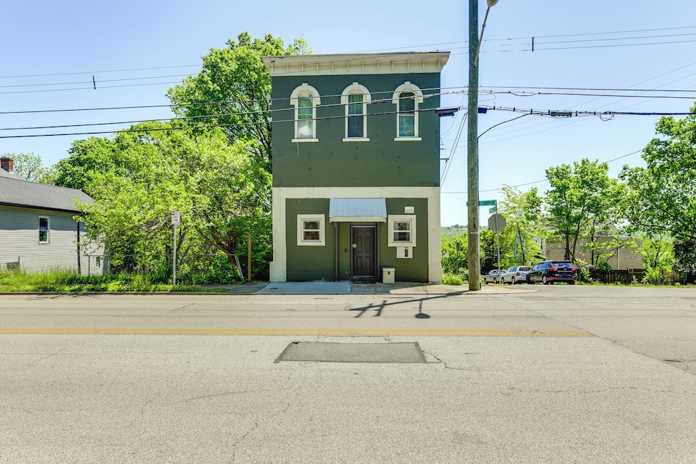 7 Mi to Dtwn: Charming Couple's Cove in Cincinnati