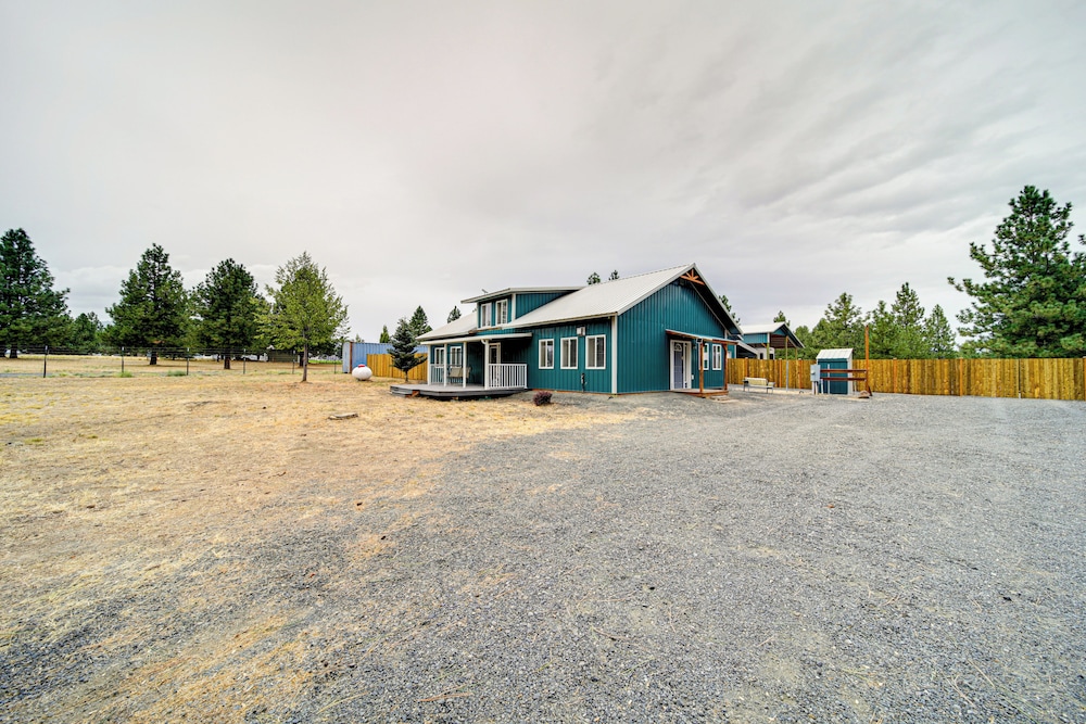 Unique Country Farmhouse Near Lake Roosevelt view 5