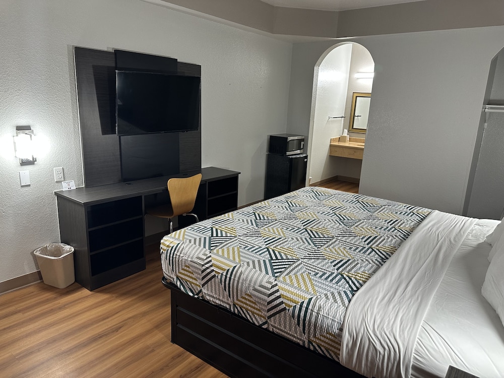 Motel 6 Alvarado, TX