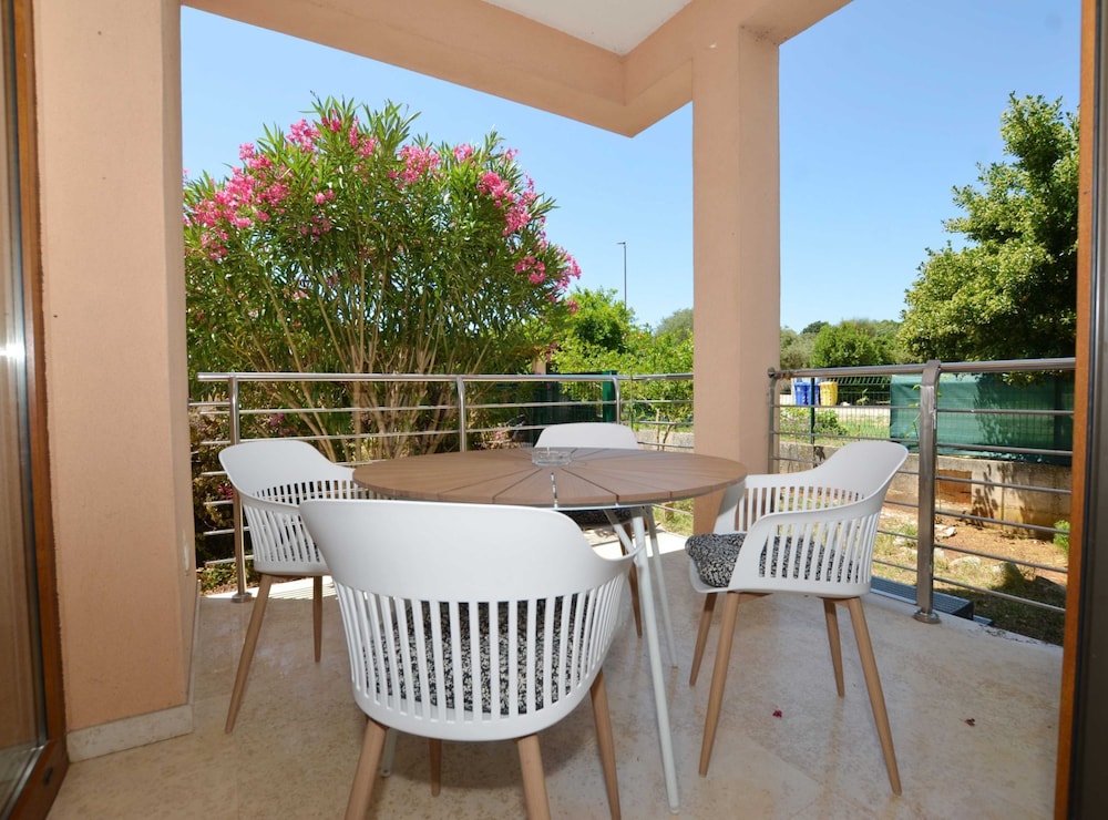Elegant and Brigth Corner Apartments