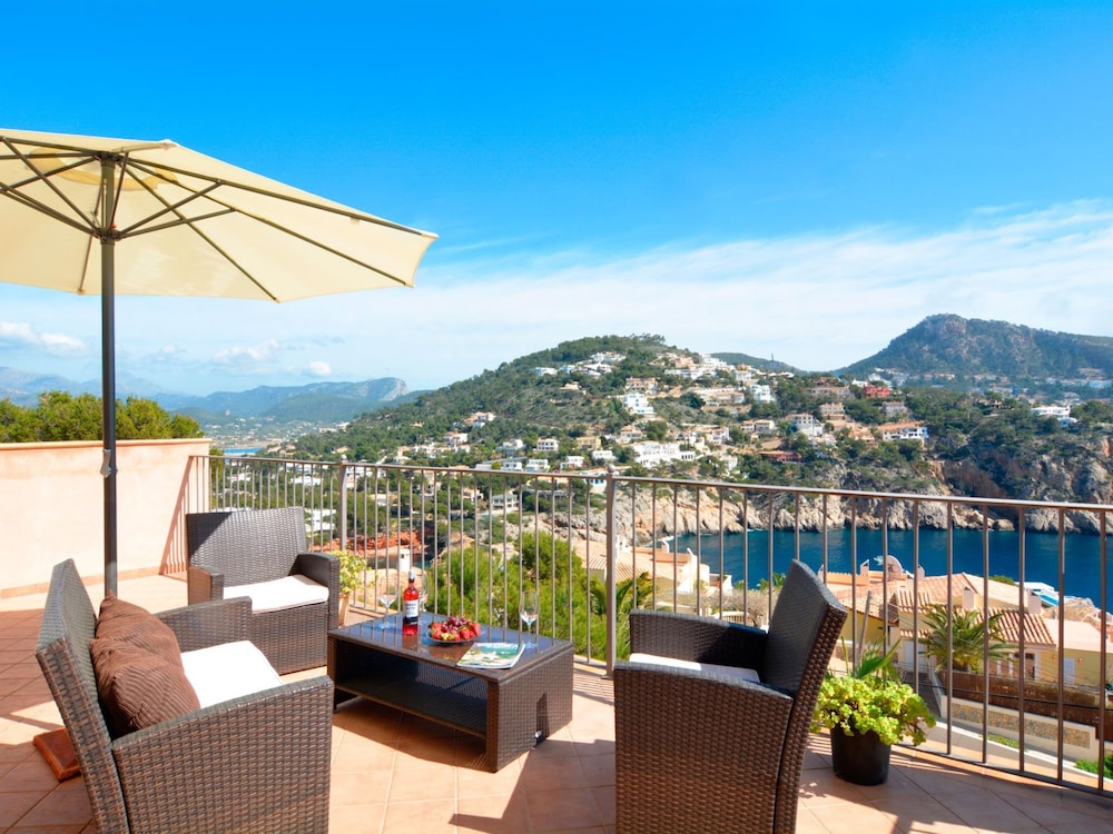 Villa With Incredible sea Views and Pool Sleeps 7