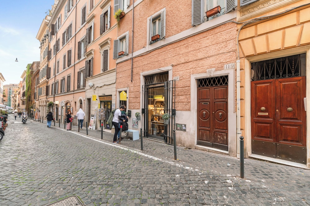 Monti Apartments