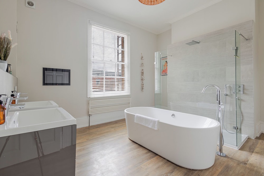 Stylish 5BD Townhouse in Leamington Spa