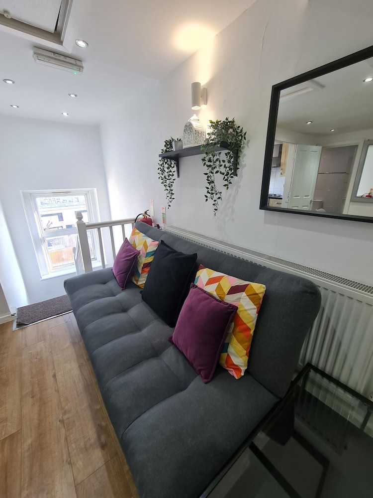 Urban Hideaway 2beds Apartment