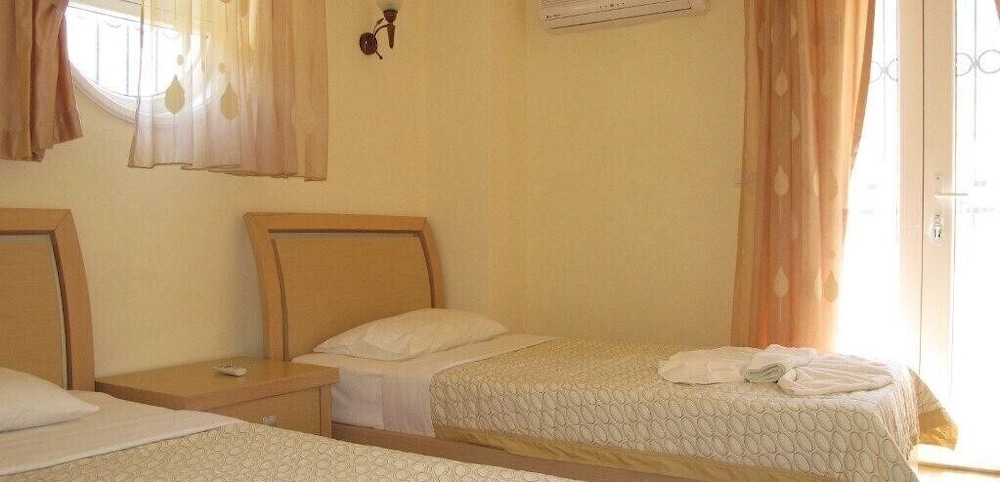 Villa XT37 by JoyLettings view 2