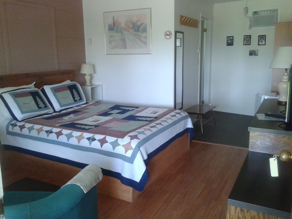 Capricorn Motel Royale Thousand Islands