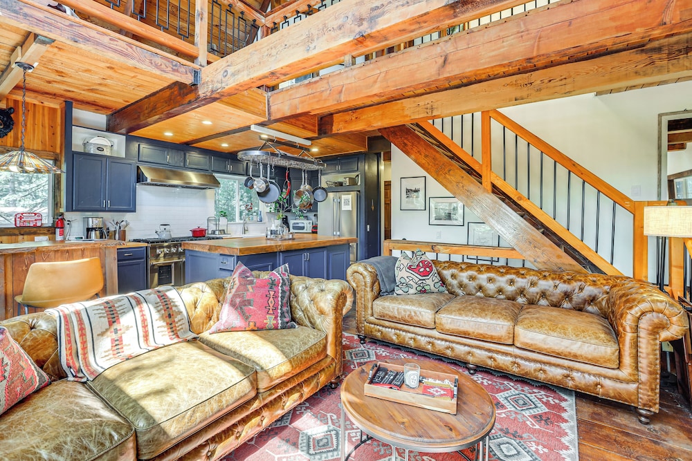 3 Mi to Lake Arrowhead Village: Dog-friendly Cabin