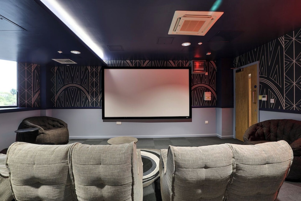 Student Only B16 Studios