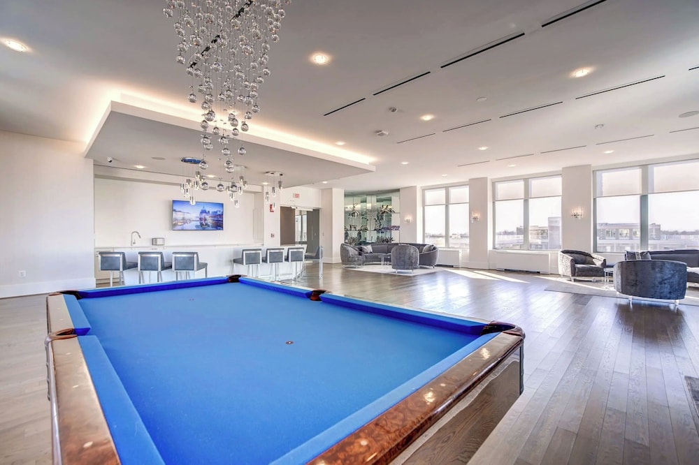 Stylish & Spacious 2BR in Crystal City