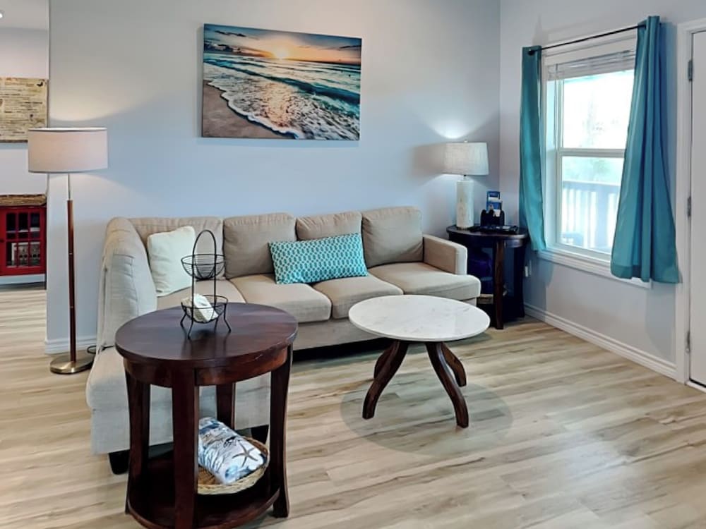 Pura Vida Oasis by Miss Kitty’s