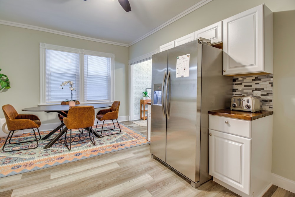 2 Mi to Dtwn Cincinnati: Home w/ Fenced Yard!