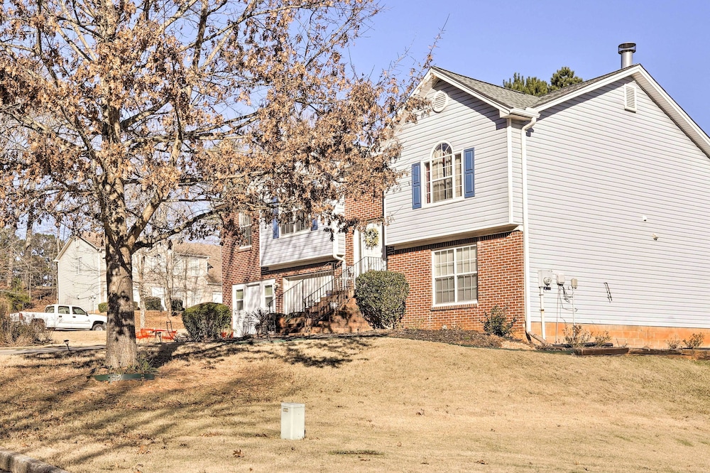 Updated Lithonia Cottage ~ 7 Mi to Stone Mtn! view 5