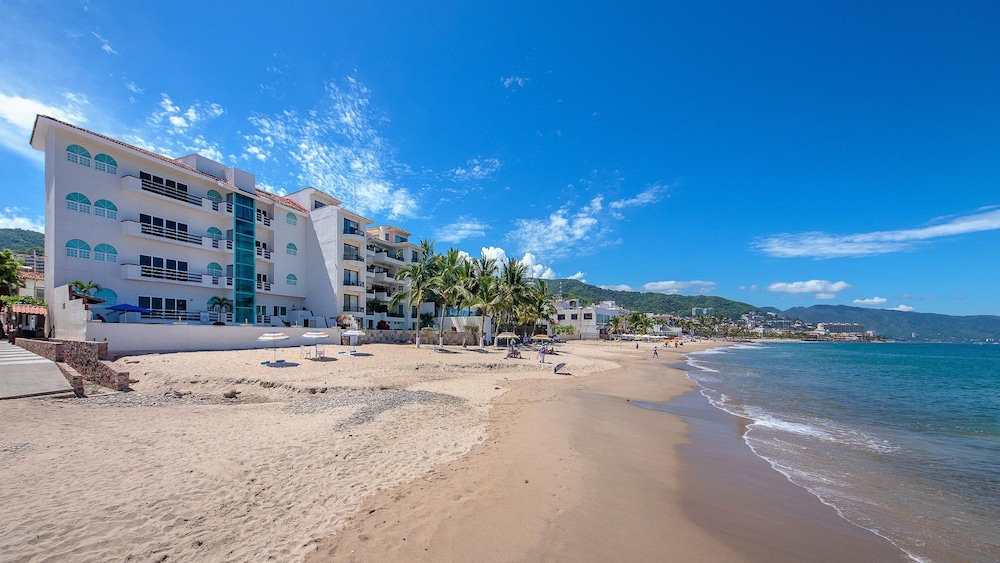 WIVC Casa de la Playa Condo - Literally on the Beach with Swimming Pool & Jacuzzi view 5