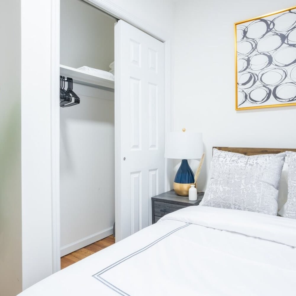 49-3b Newly Renovated 2BR W D Midtown East