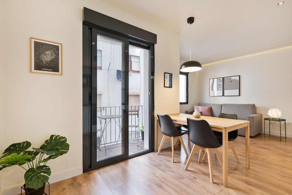 Urban Chill Apartments By Olala Homes