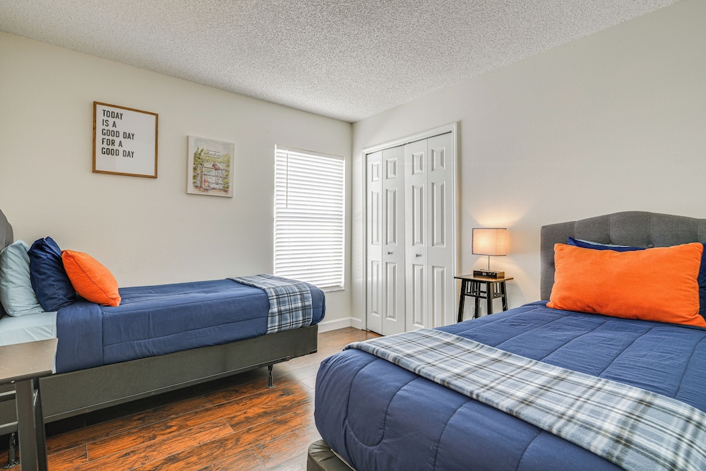 9 Mi to Disney: Home w/ Pool Table & Water Views!