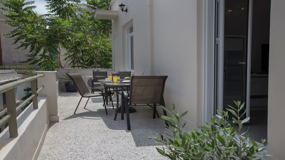 Lux 2BR Home On The Steps Of Acropolis