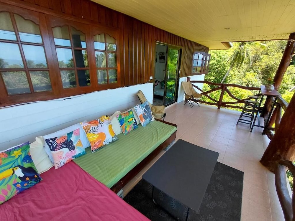2 Bedroom Private Home Perfect for Families - Kitchen -seaviews -fast Wifi