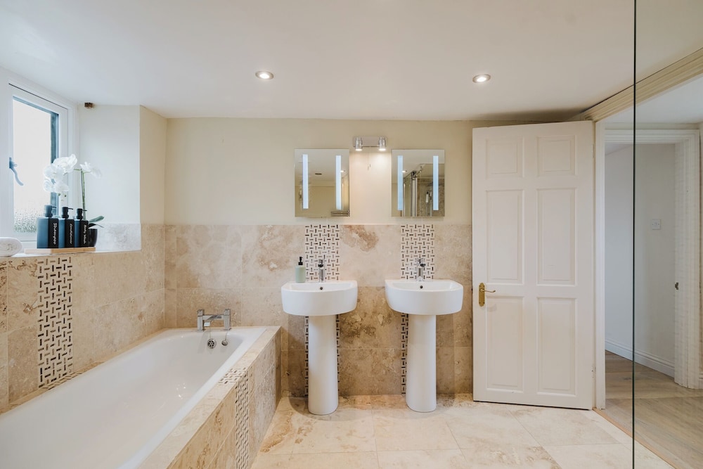 Mulberry Cottage 5BD in Wiltshire