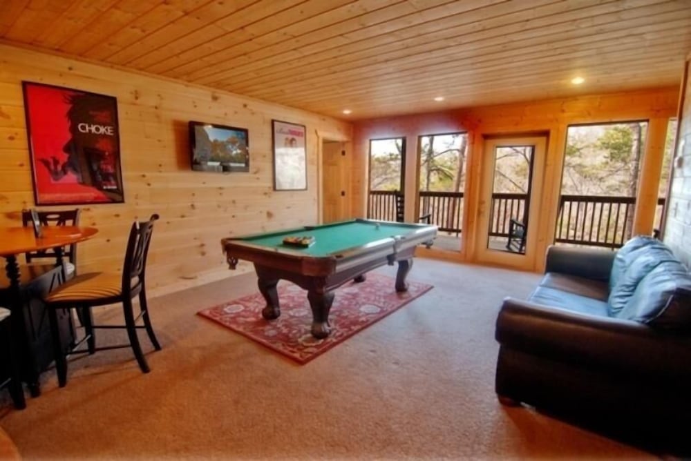 Cloud Nine - 5 Bedrooms, 5 Baths, Sleeps 16 Home by RedAwning