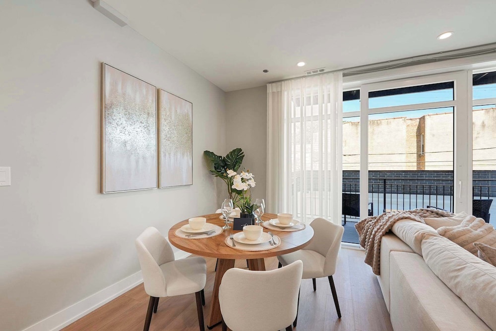 Chicago Modern Condo 2br2ba Balcony Free Park