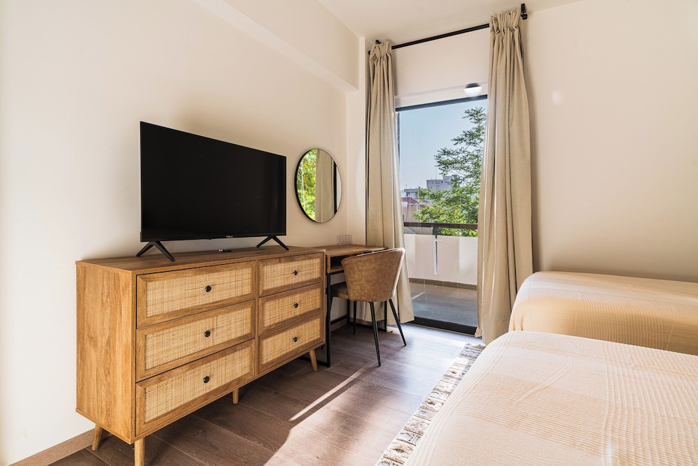 City Center Modern Boho Stay