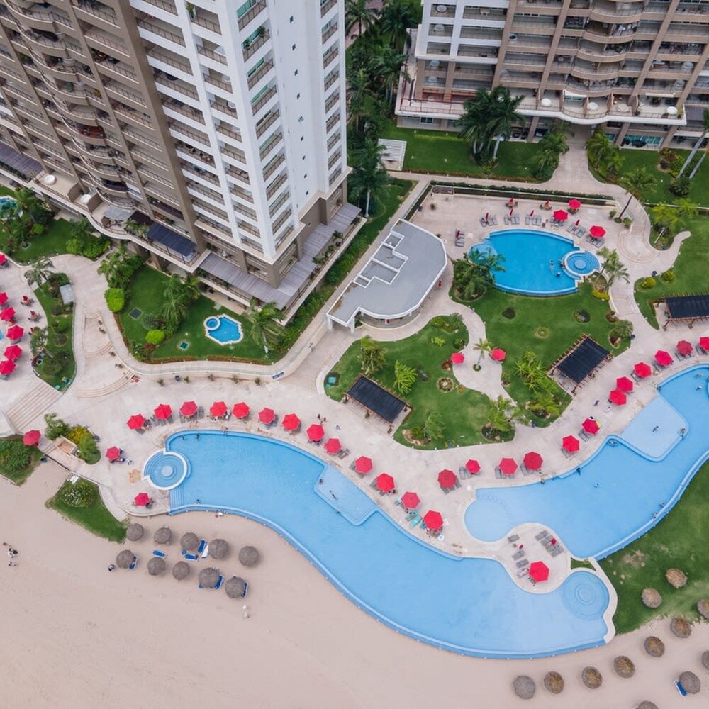 Ocean Front Condo 1 Bedroom 3 Beds 2 Bathrooms