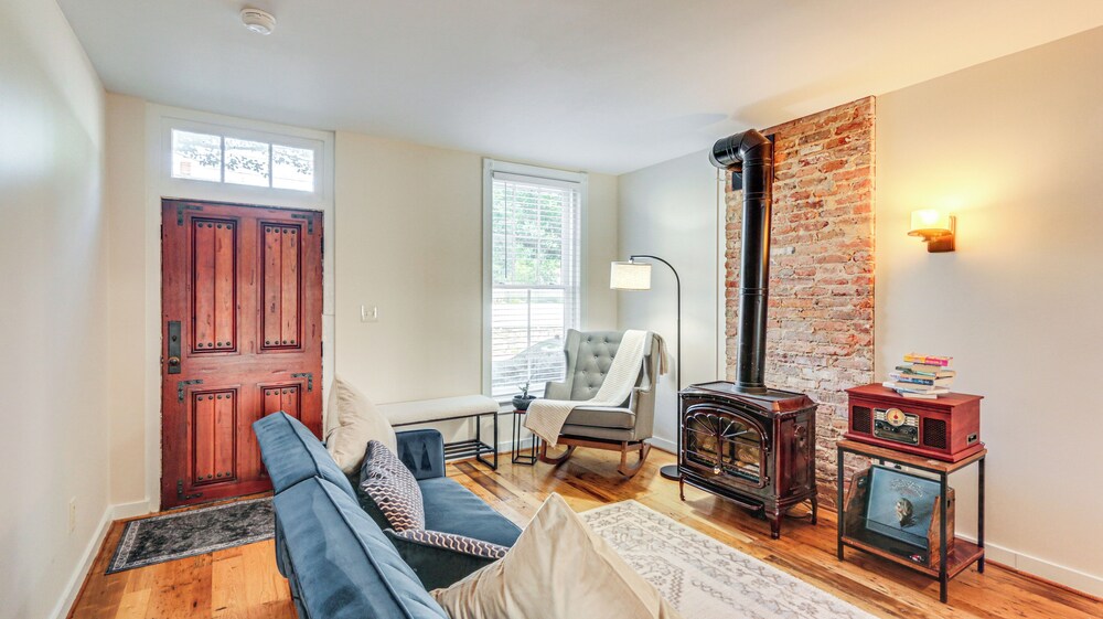 Dtwn at Your Door: Historic Frederick Gem w/ Yard!