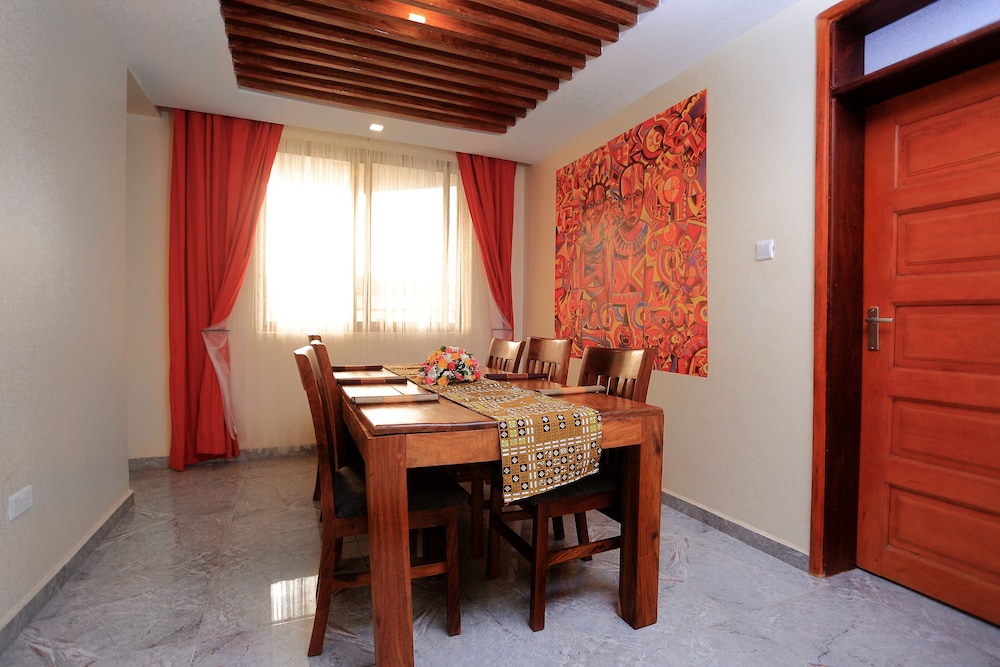 Deluxe 3-bed Apartment With Swimming Pool view 5