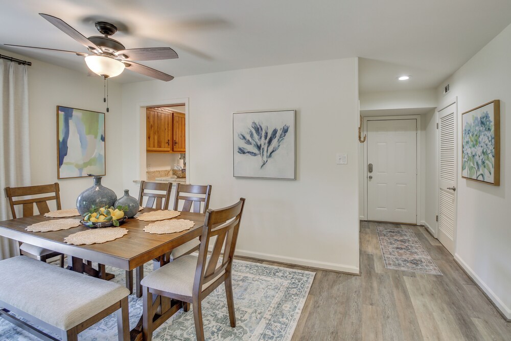 1 Mi to Boating: Pool-view Haven in Lake Hamilton!