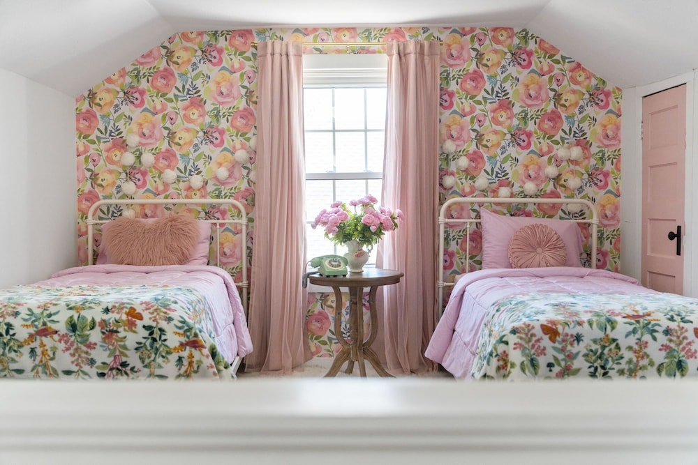 The Pink & Old Clarksville House