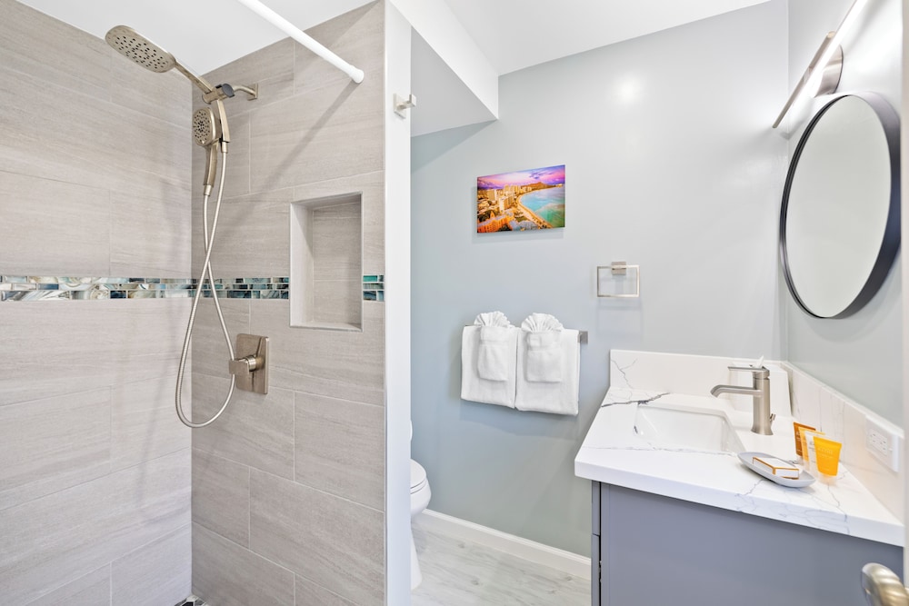 Scandia Tower Condo with 2BR and 2BA with Parking view 4