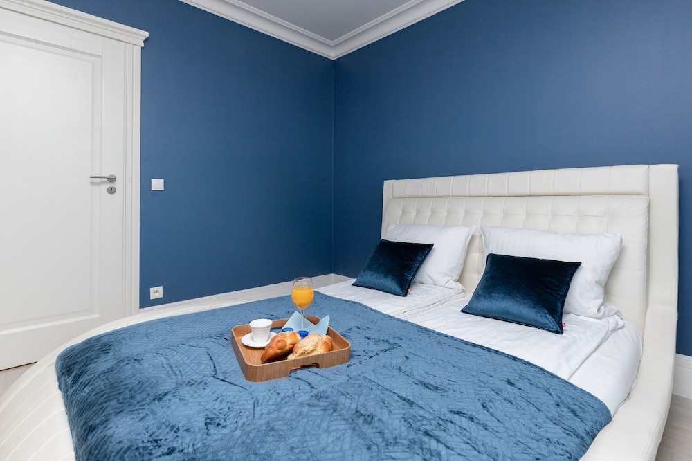 Sailor Apartment by Renters Prestige