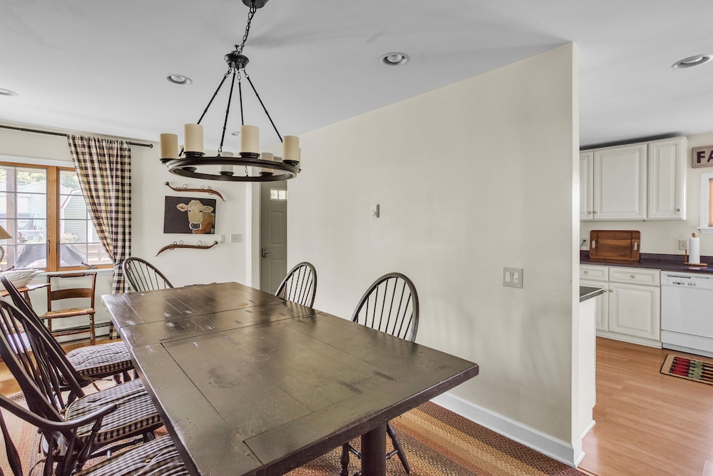 Home Port - Spacious Retreat In Prime Location 4 Bedroom Home