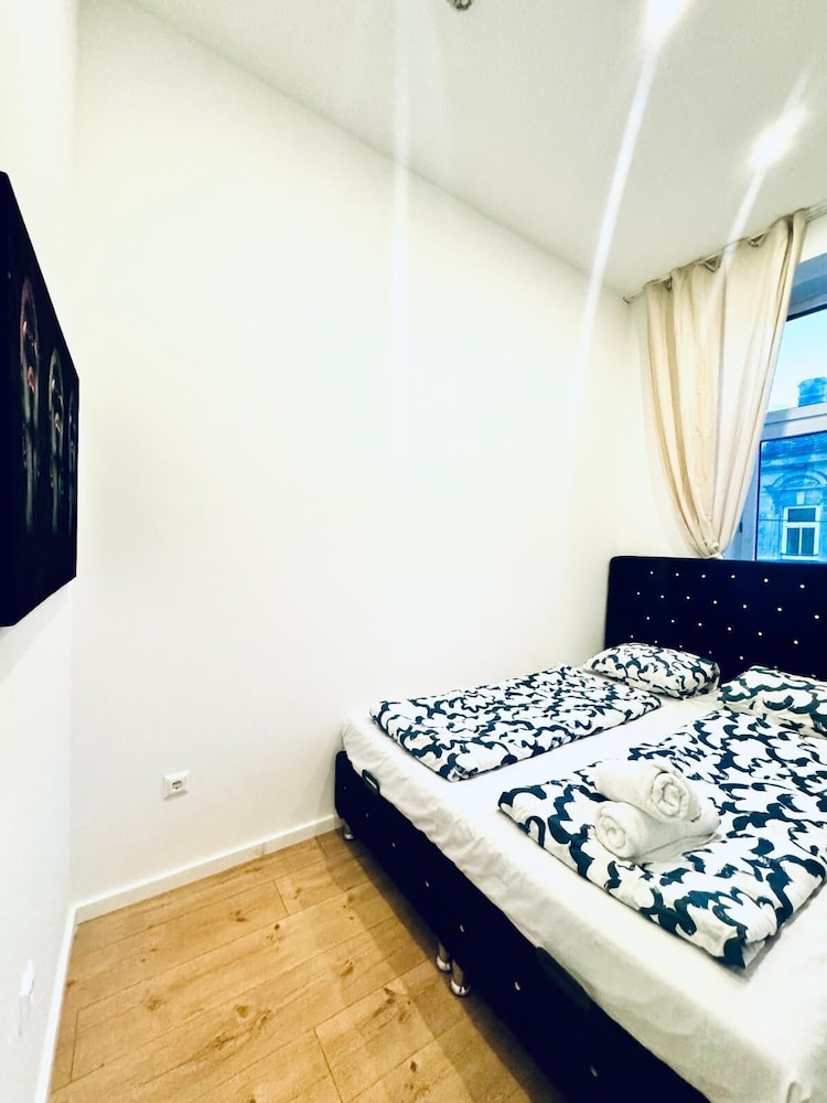 Comfortable 3BR Stay Kaufpark Area