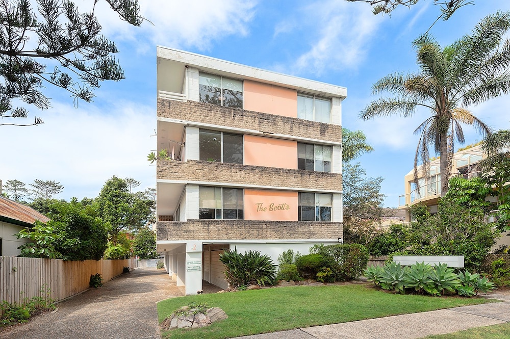 Surf Side Oasis with Balcony near Beach - Image 1