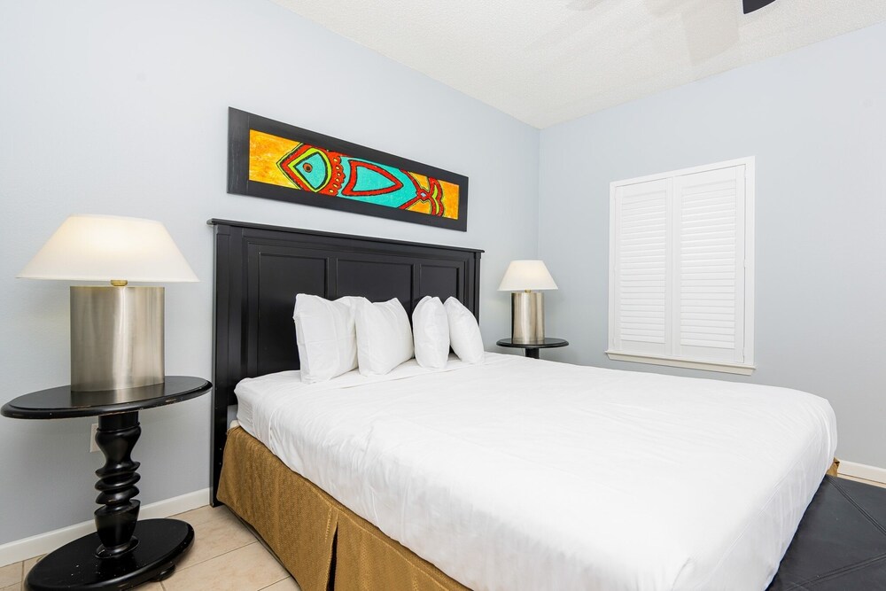 Phoenix Vi 61501 3 Bedroom Condo