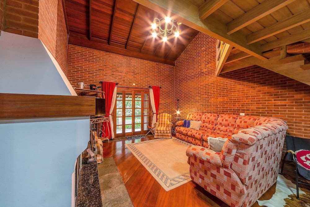 Beautiful Chalet-style House in Canela Rcf160