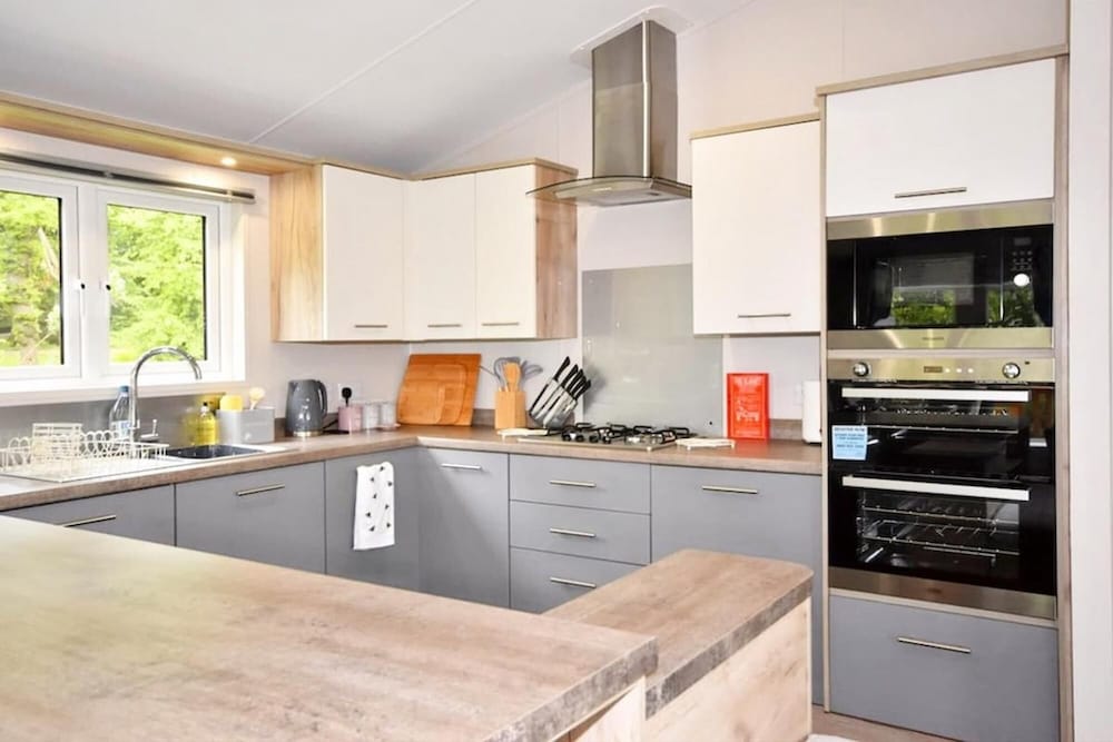 E7 Roebeck Country Park Immaculate Lodge view 4
