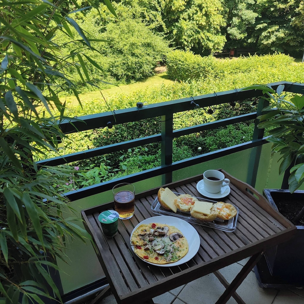 Elegant Studio Apartment in Düsseldorf Ludenberg