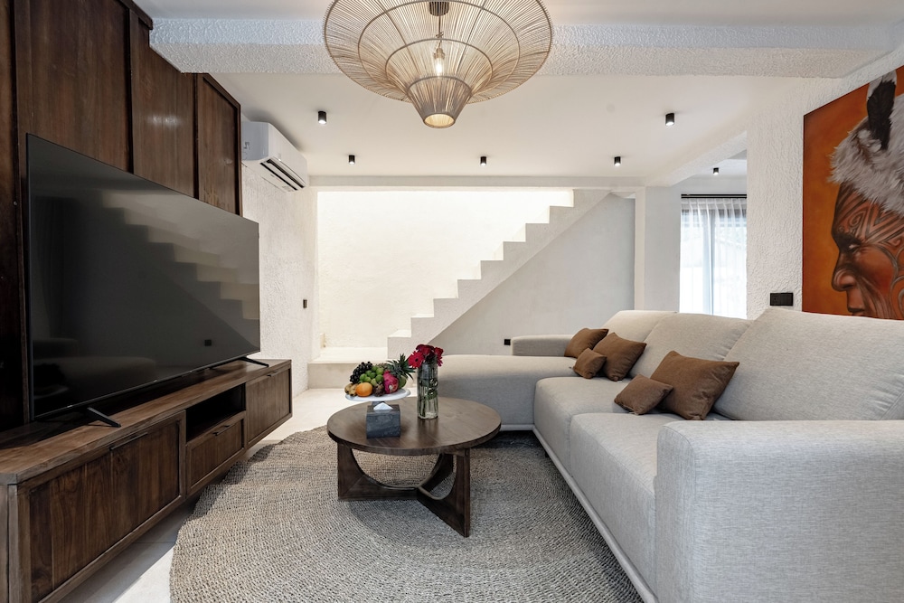 Sacred Jungle by EVDEkimi Ubud – Modern Villas and Apartments with Kitchens, Pools, & Personalized Concierge Service