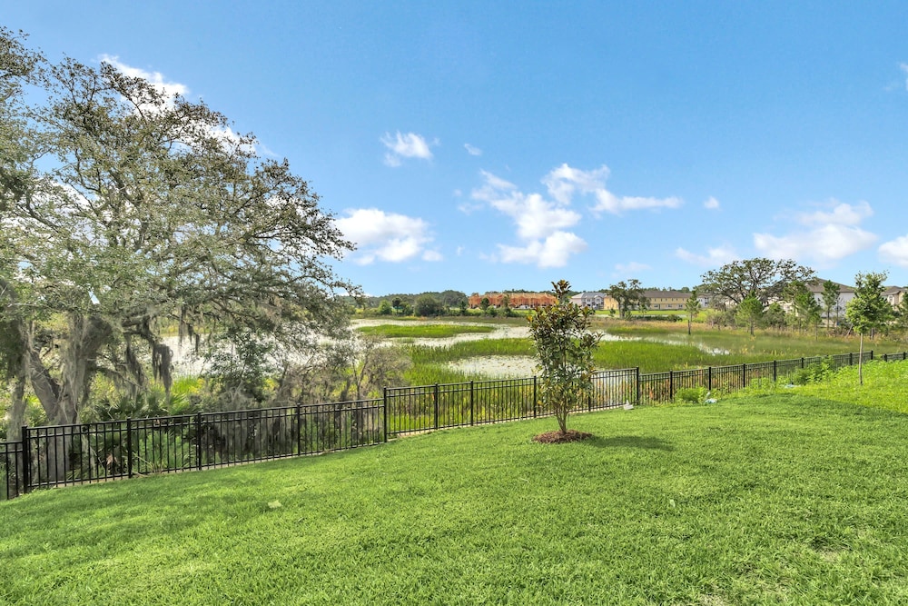Upstay - Spacious Lakefront Home Near Disney view 3