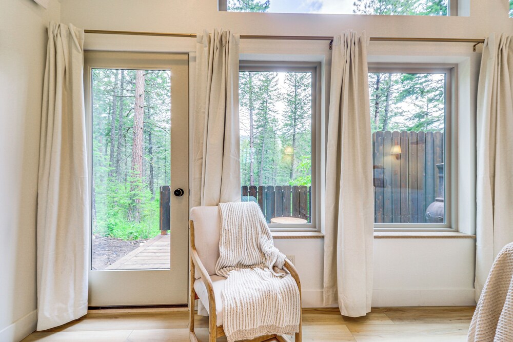 Dreamy Montana Cabin: Short Drive to Flathead Lake