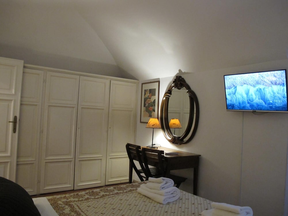 Aurora in Pantheon Apartment