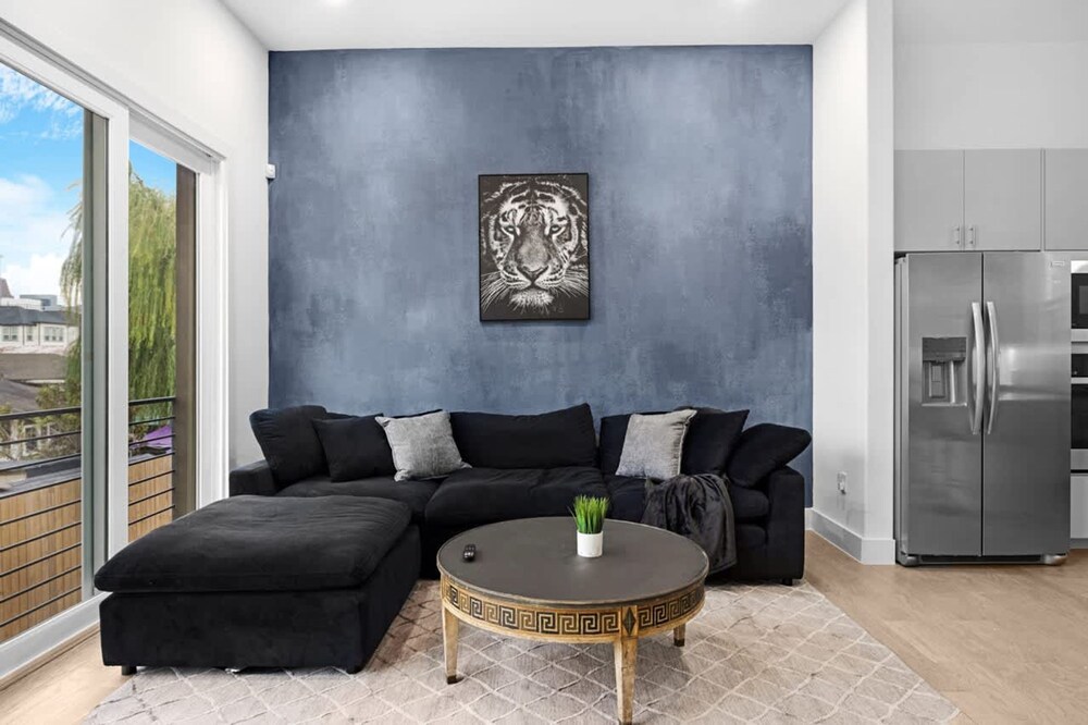 Perfect Houston Group Stay for 12 With 6 Beds 6 Baths
