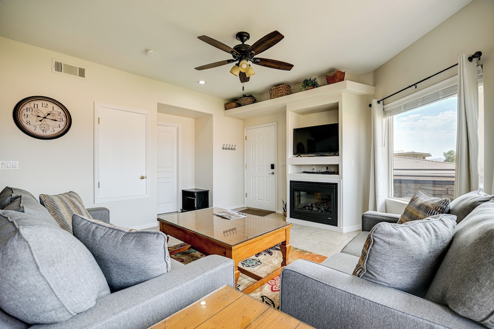 Golf Course Views & Private Deck: Mesquite Condo!