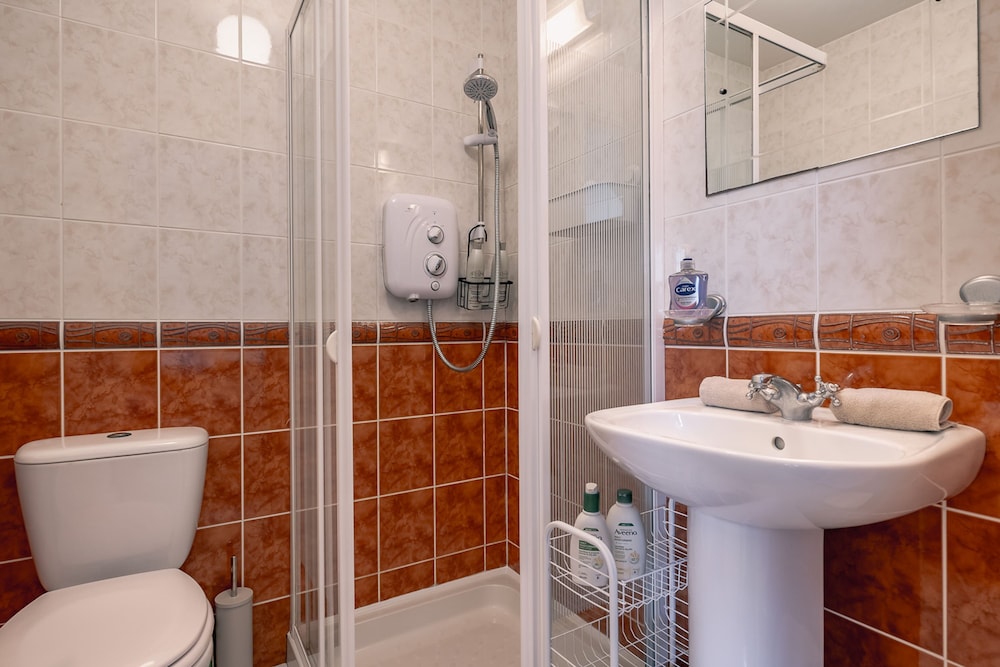 2 Bedroom Home in Kenmare With sea Views to Sleep 4