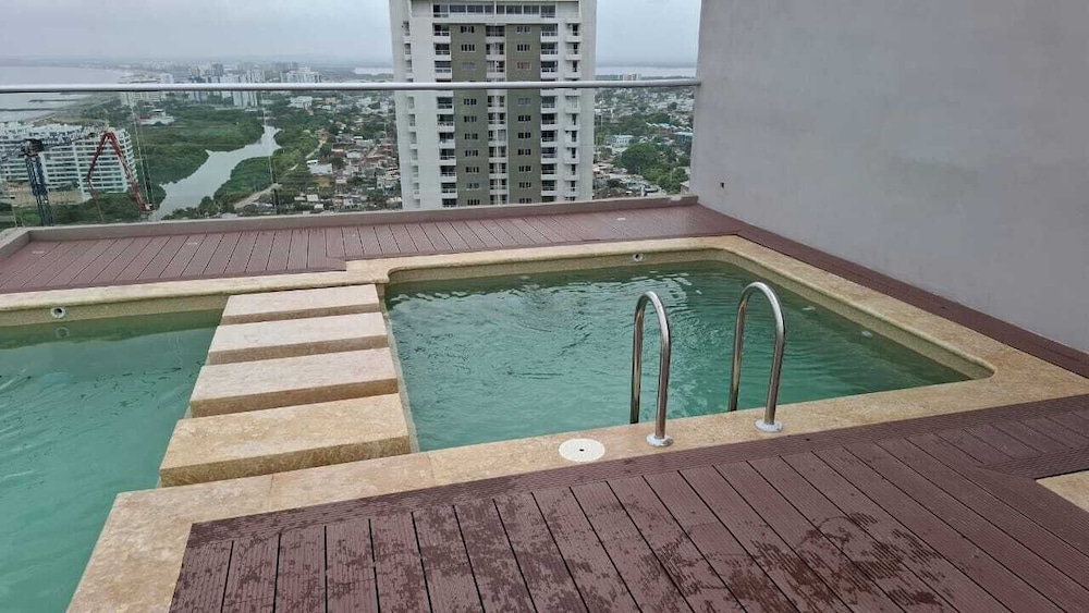 Modern Apt Near Beach & Center -Sunset47