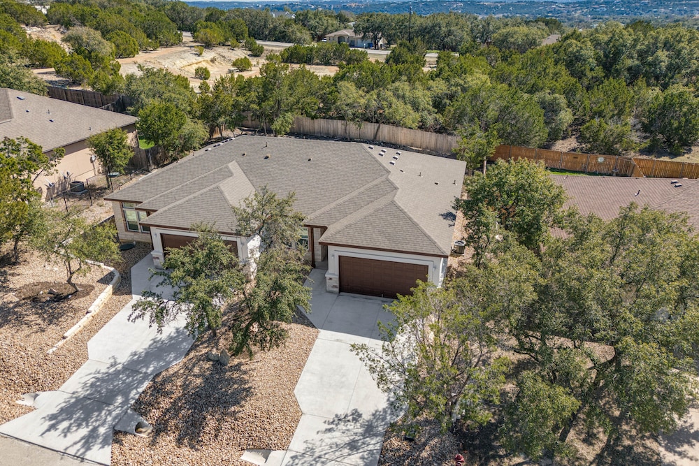 Idyllic Lago Vista Home < 1 Mi to Lake Travis! - Property Image 4